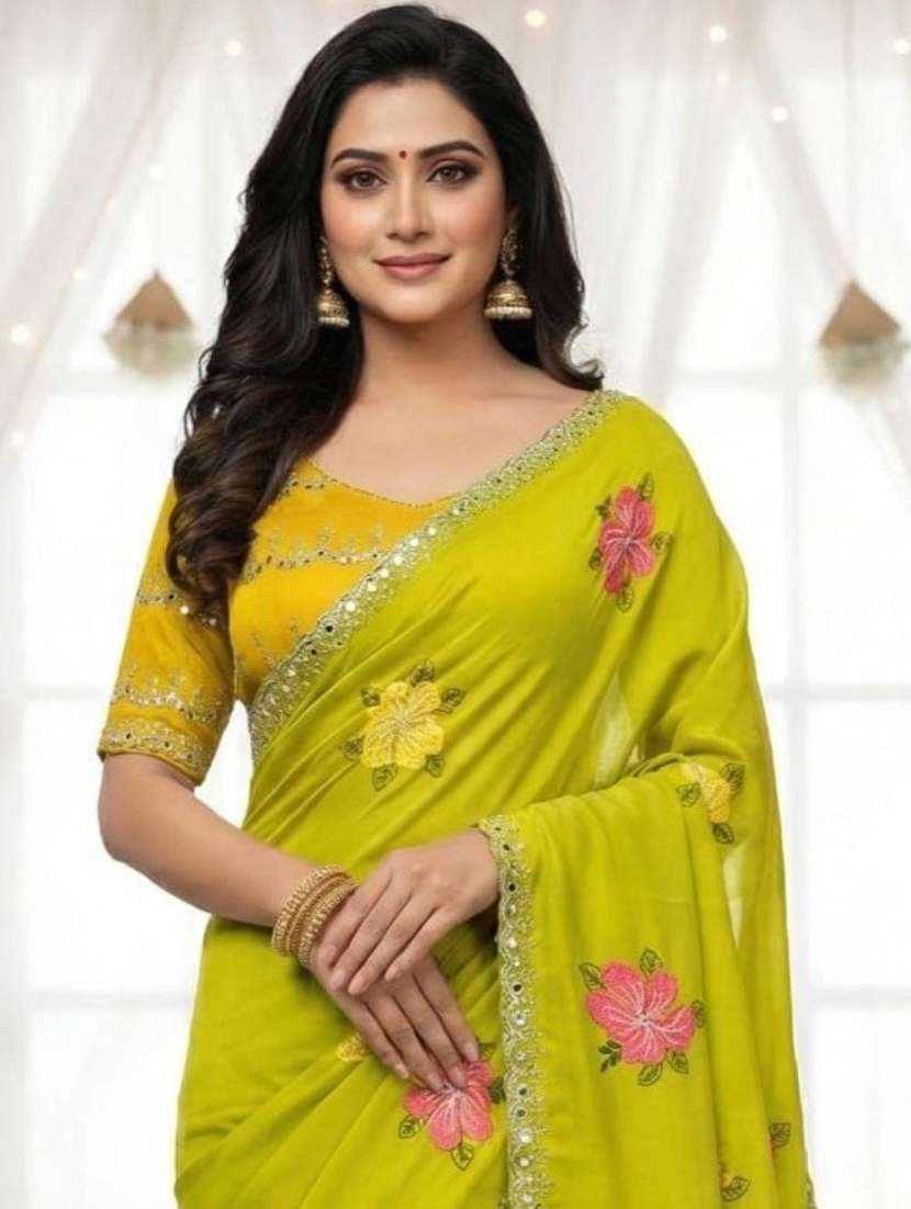 women solid with bordered saree with blouse - 22376687 -  Standard Image - 1