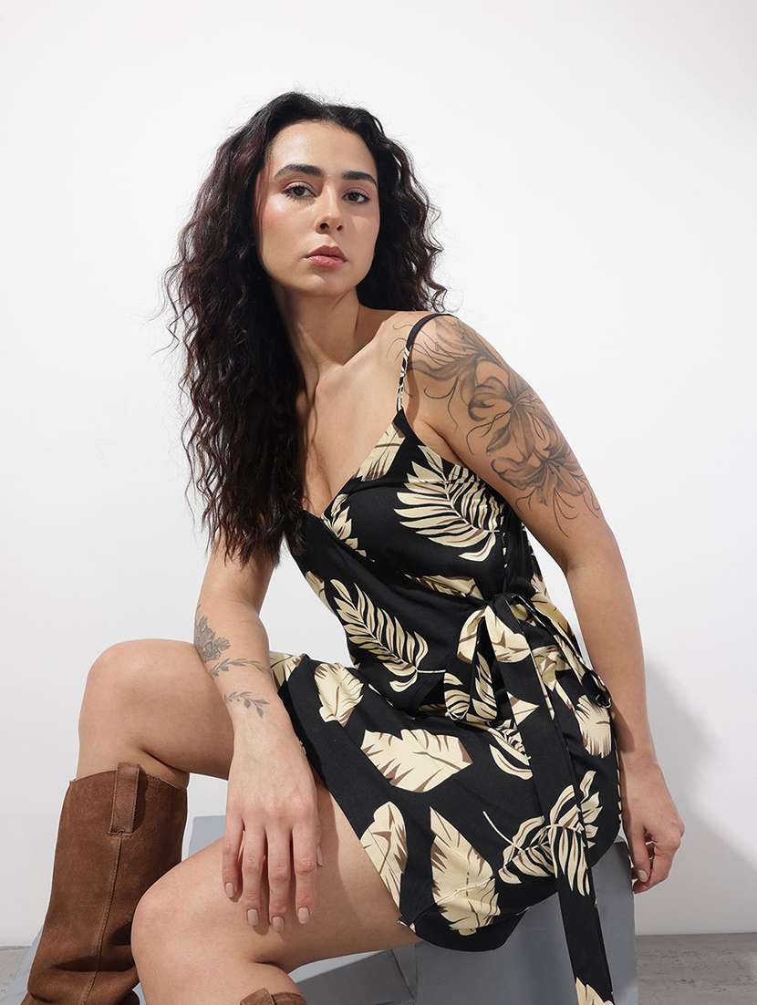 women printed shoulder strap wrap dress - 22376991 -  Standard Image - 4