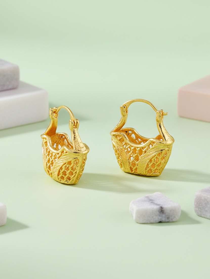 women golden daliya shape earring