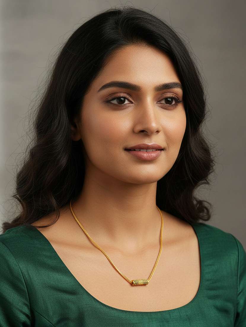 women gold plated chain necklace - 22377309 -  Standard Image - 1