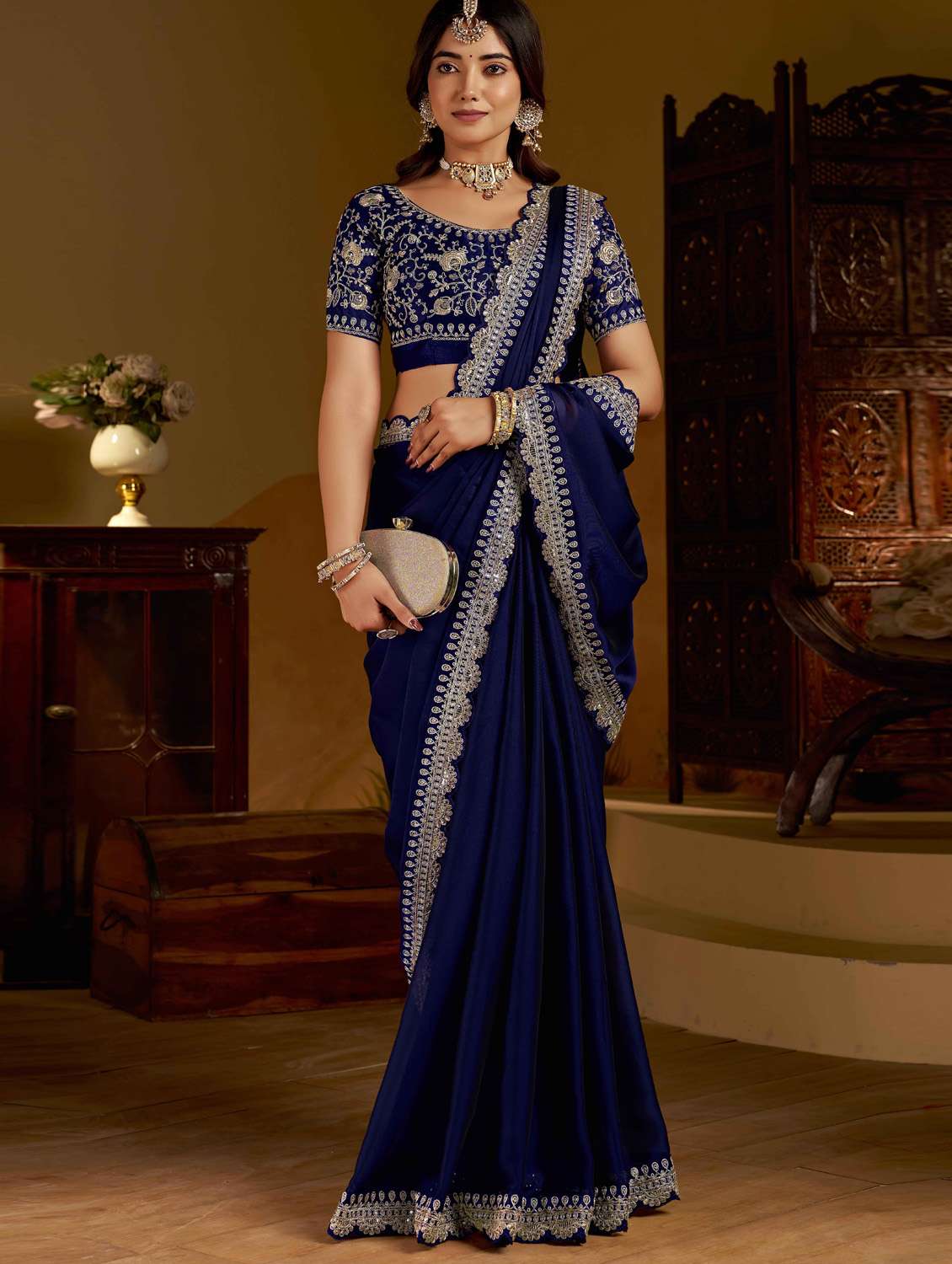 women solid with bordered saree with blouse