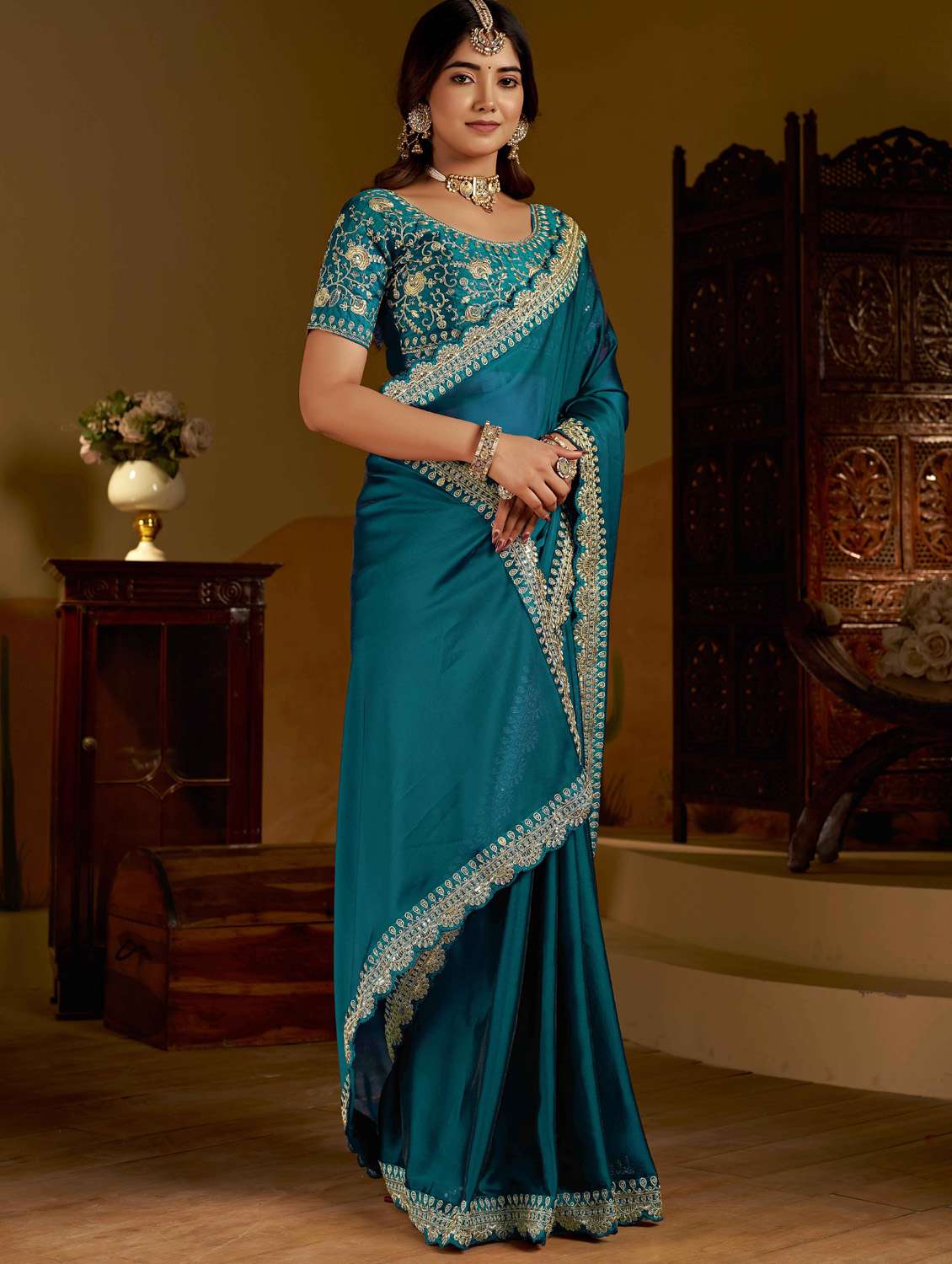 women solid with bordered saree with blouse - 22378550 -  Standard Image - 4