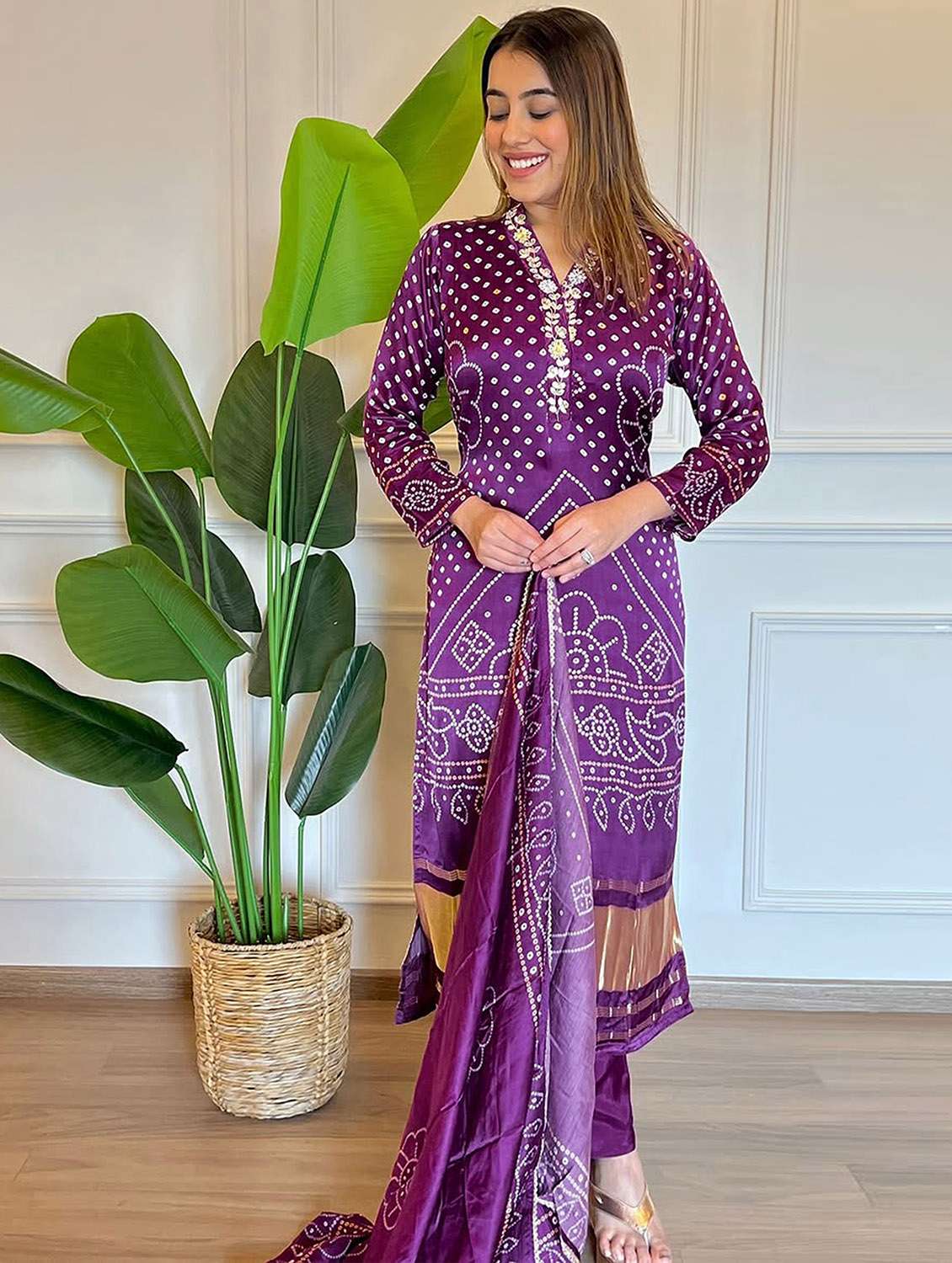 women bandhani three quarter sleeve kurta pant with dupatta set