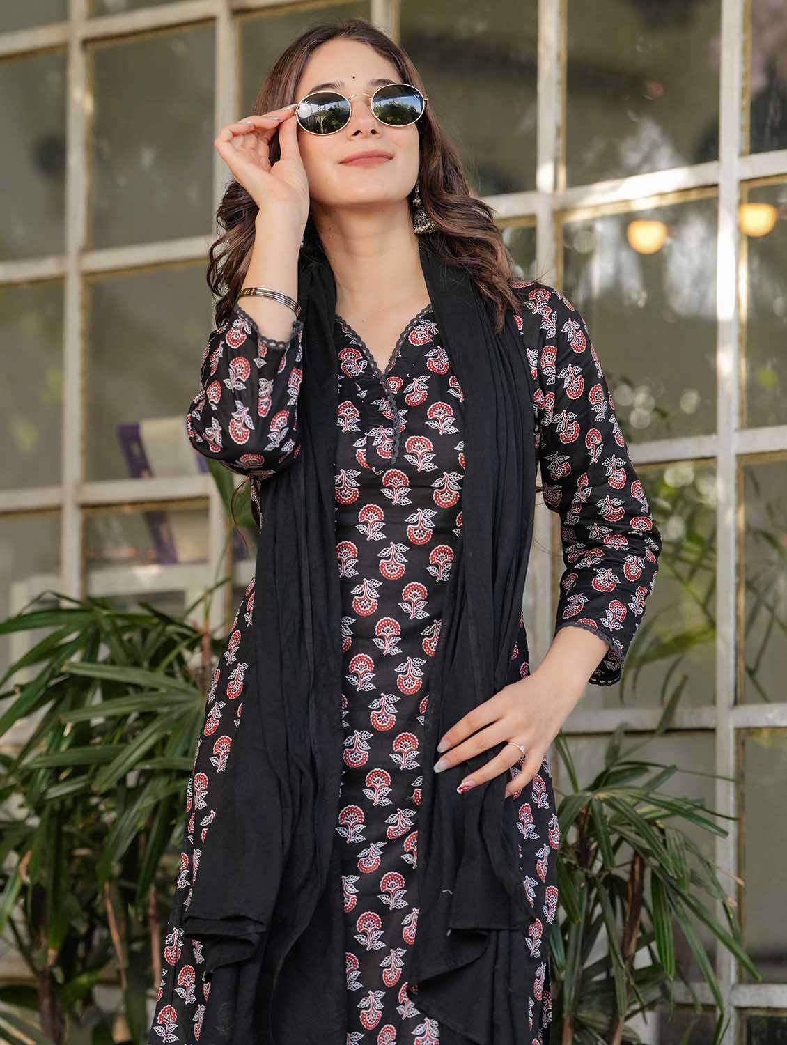 women floral three quarter sleeve kurta pant with dupatta set - 22379552 -  Standard Image - 1