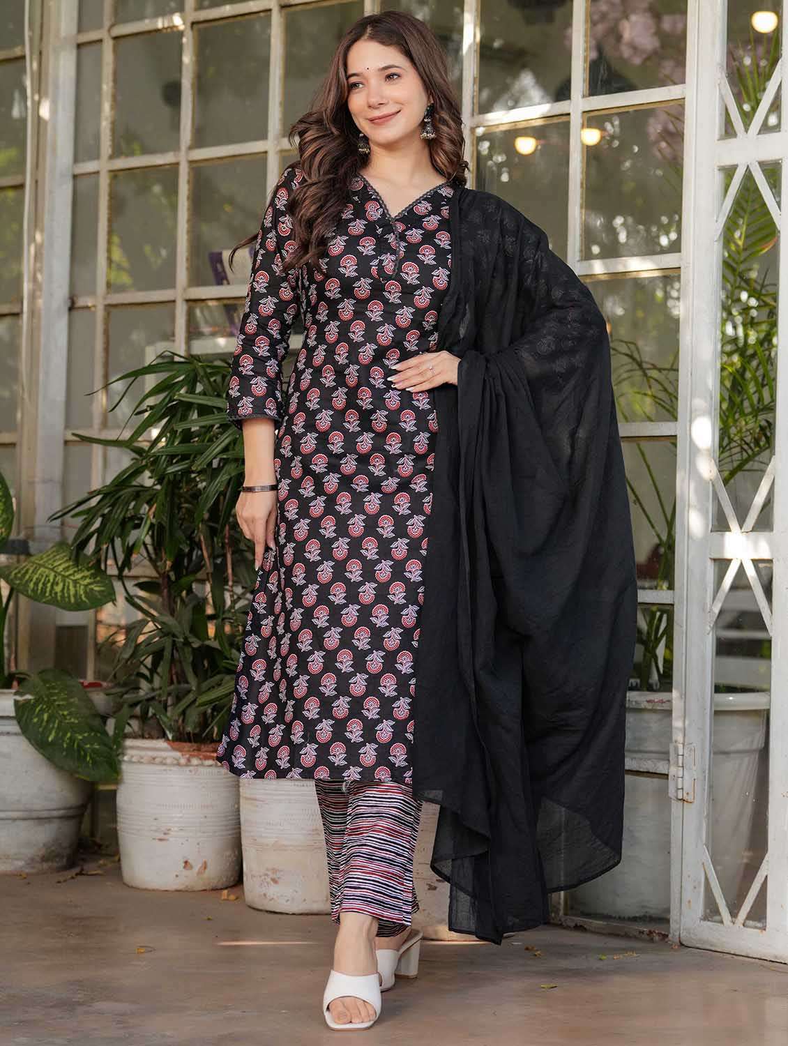women floral three quarter sleeve kurta pant with dupatta set - 22379552 -  Standard Image - 4