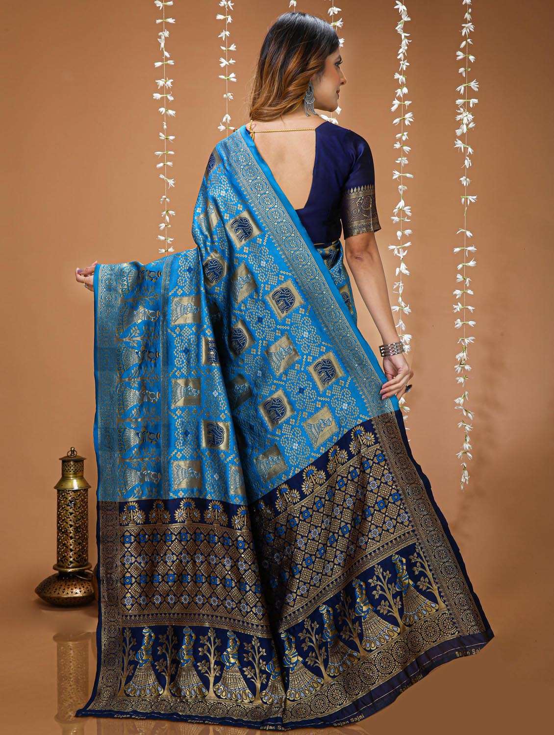 women self design banarasi saree with blouse - 22380800 -  Standard Image - 4