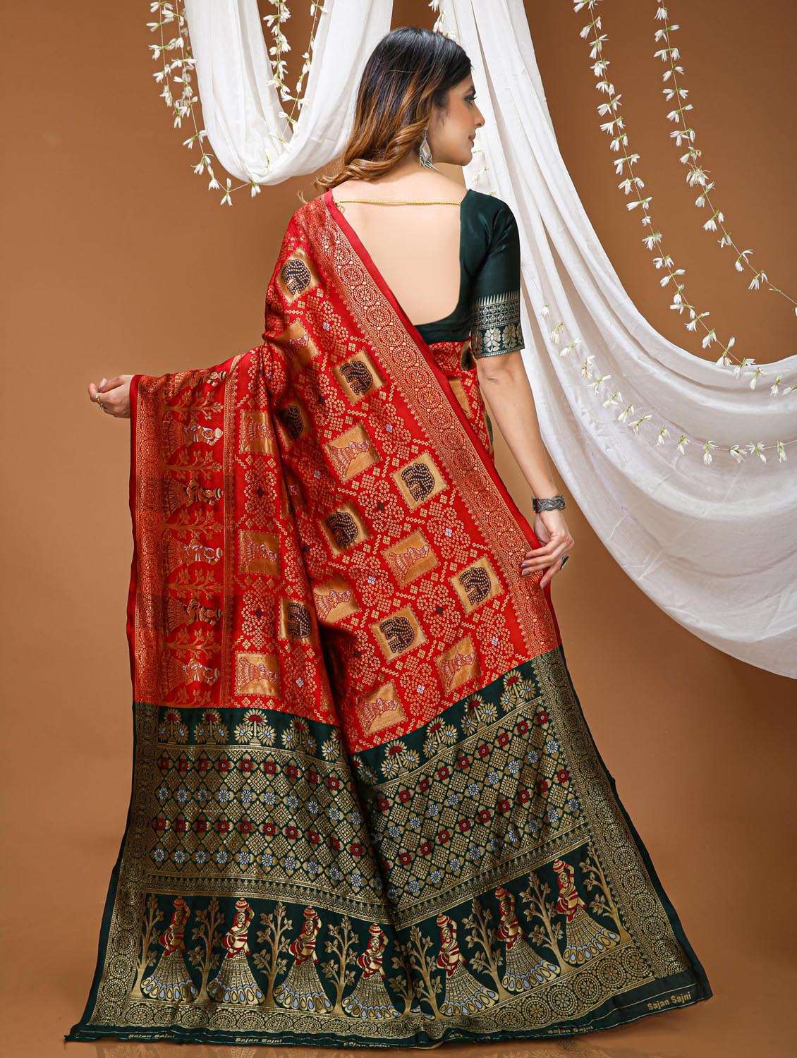 women self design banarasi saree with blouse - 22380802 -  Standard Image - 4