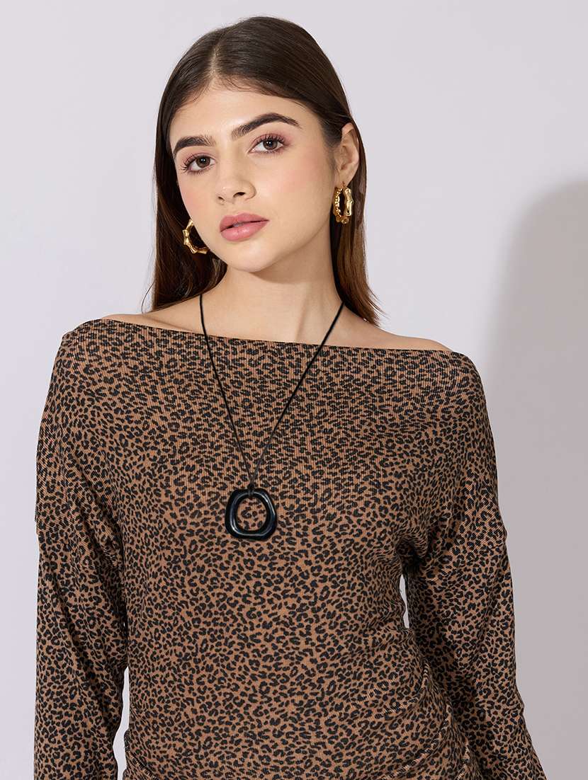 women animal print off shoulder asymmetric top - 22381045 -  Standard Image - 1