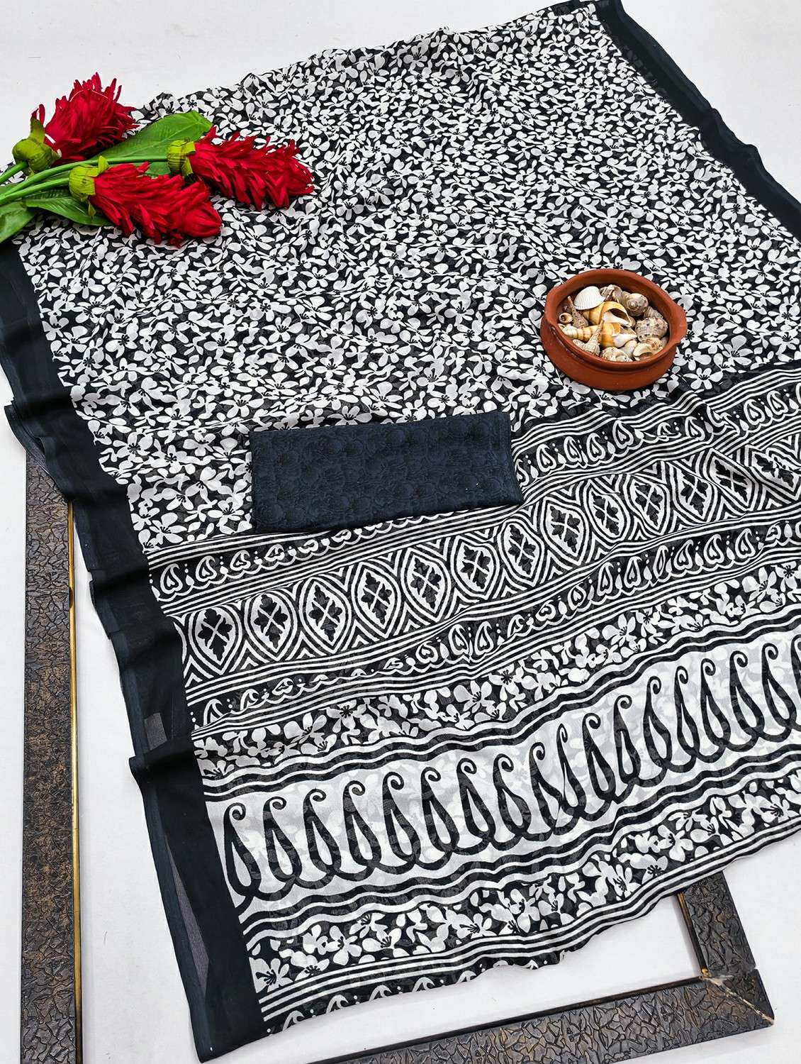 women printed casual wear saree with blouse - 22384354 -  Standard Image - 1