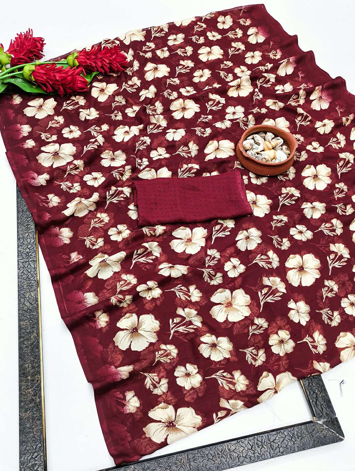 women printed casual wear saree with blouse - 22384359 -  Standard Image - 1