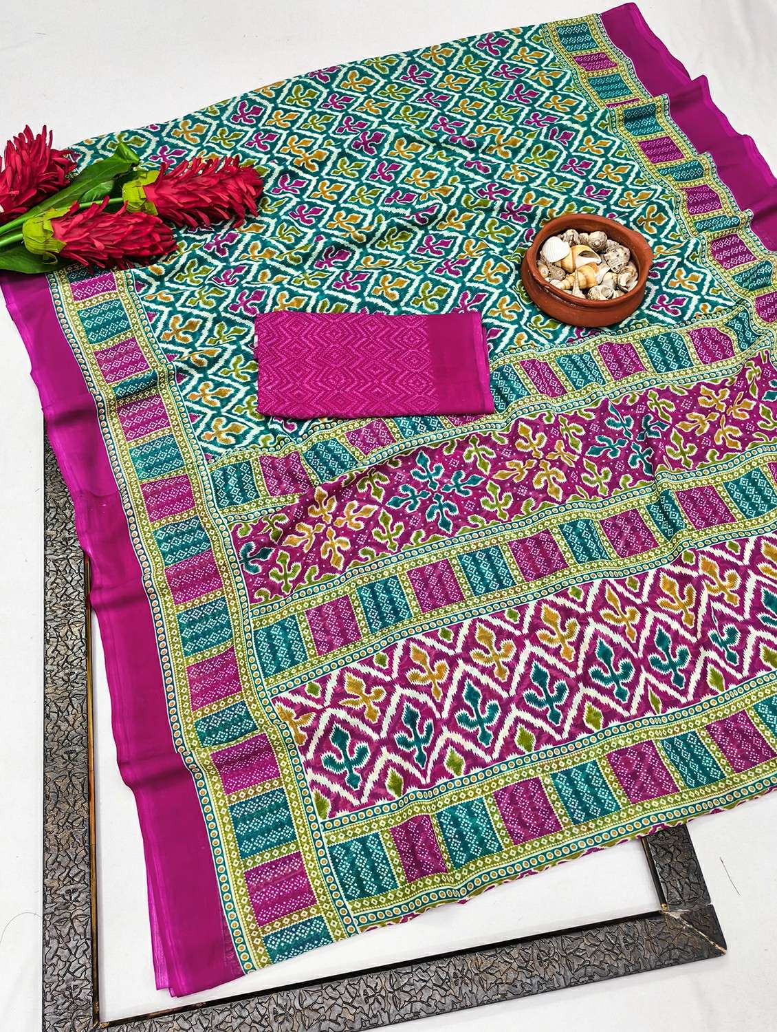 women printed casual wear saree with blouse - 22384372 -  Standard Image - 1