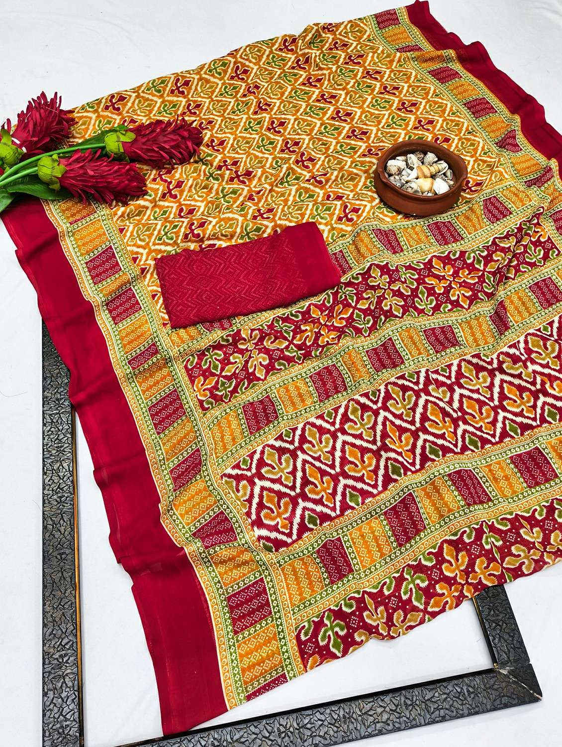 women printed casual wear saree with blouse - 22384373 -  Standard Image - 1