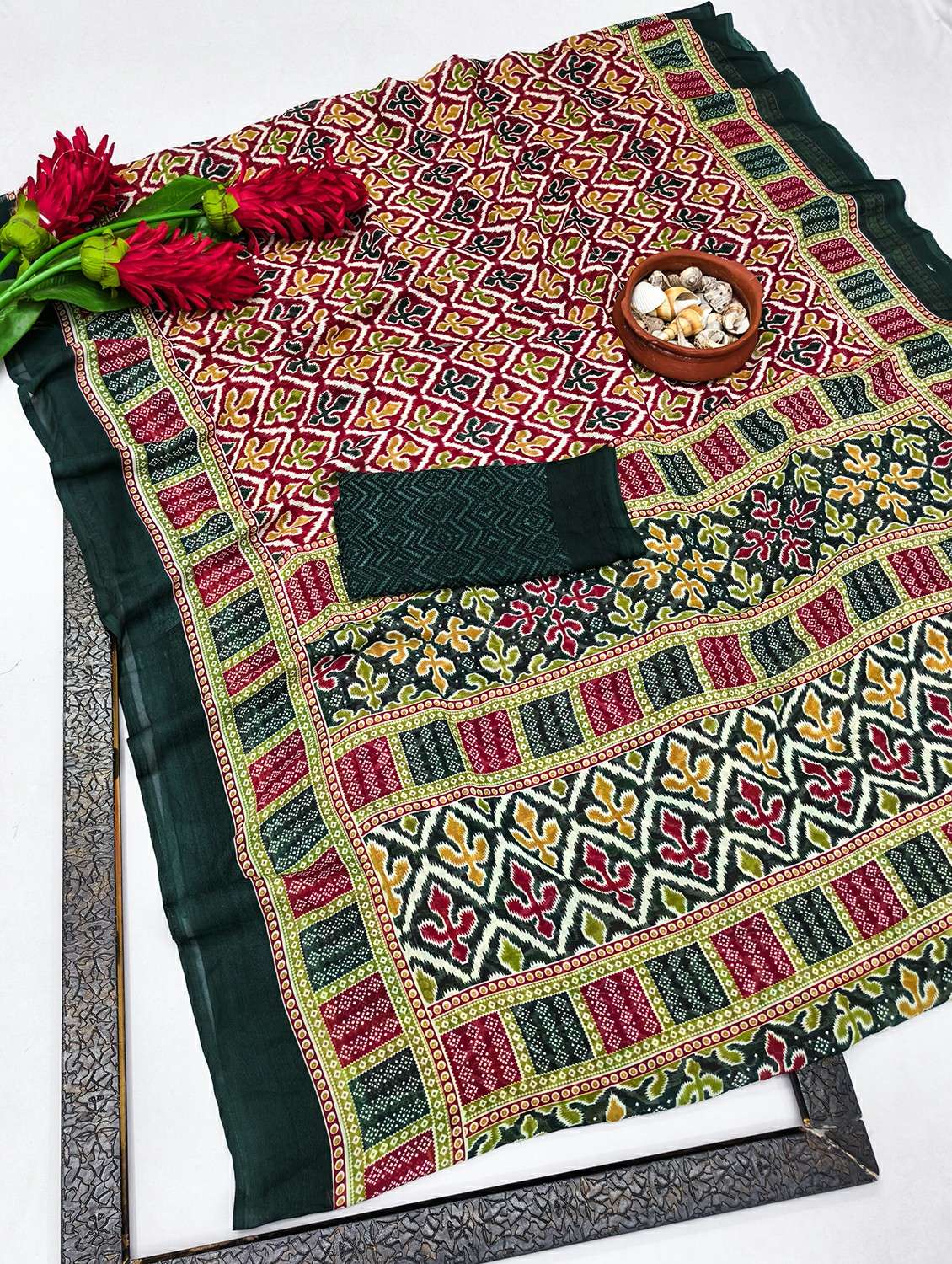 women printed casual wear saree with blouse - 22384375 -  Standard Image - 1