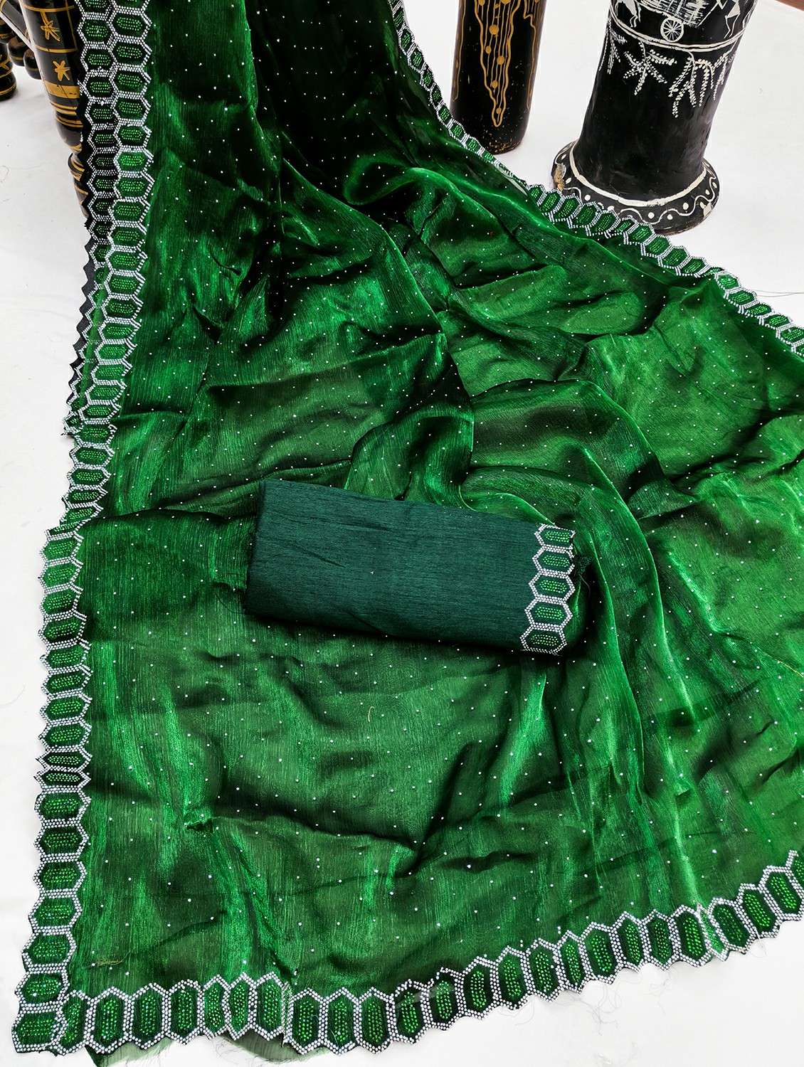 women solid with work embellished saree with blouse - 22384423 -  Standard Image - 1