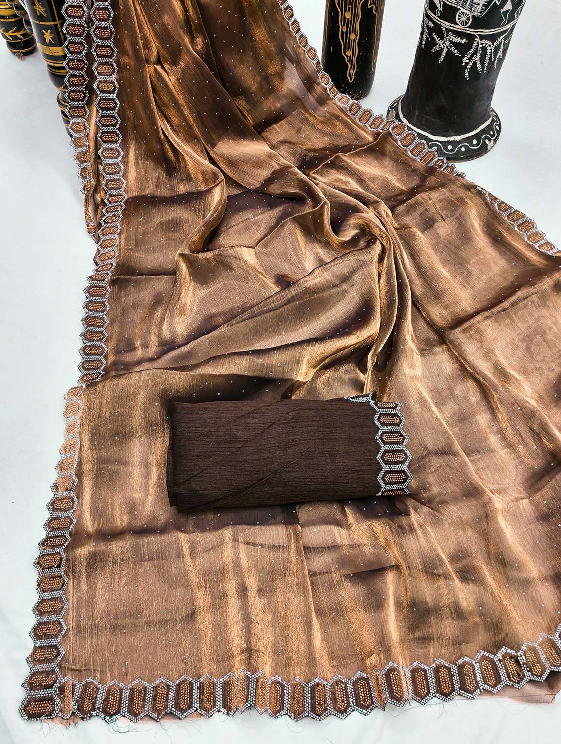 women solid with work embellished saree with blouse - 22384424 -  Standard Image - 1