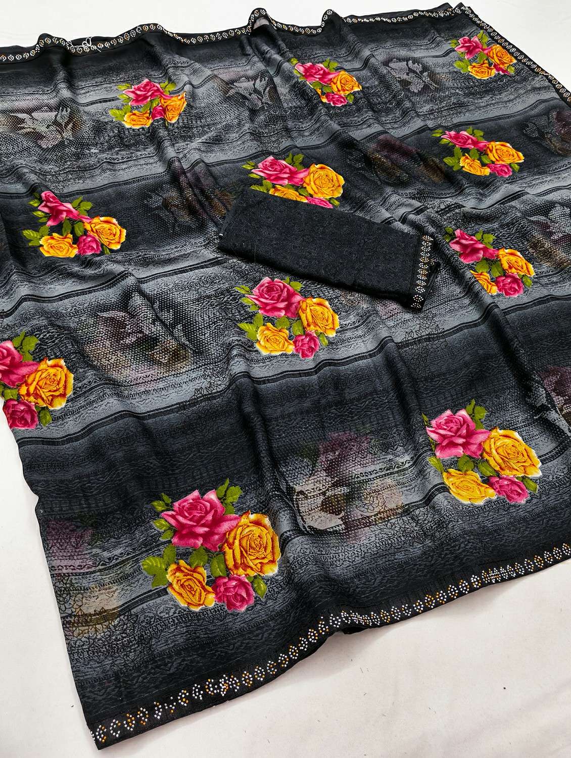 women printed casual wear saree with blouse - 22384450 -  Standard Image - 1