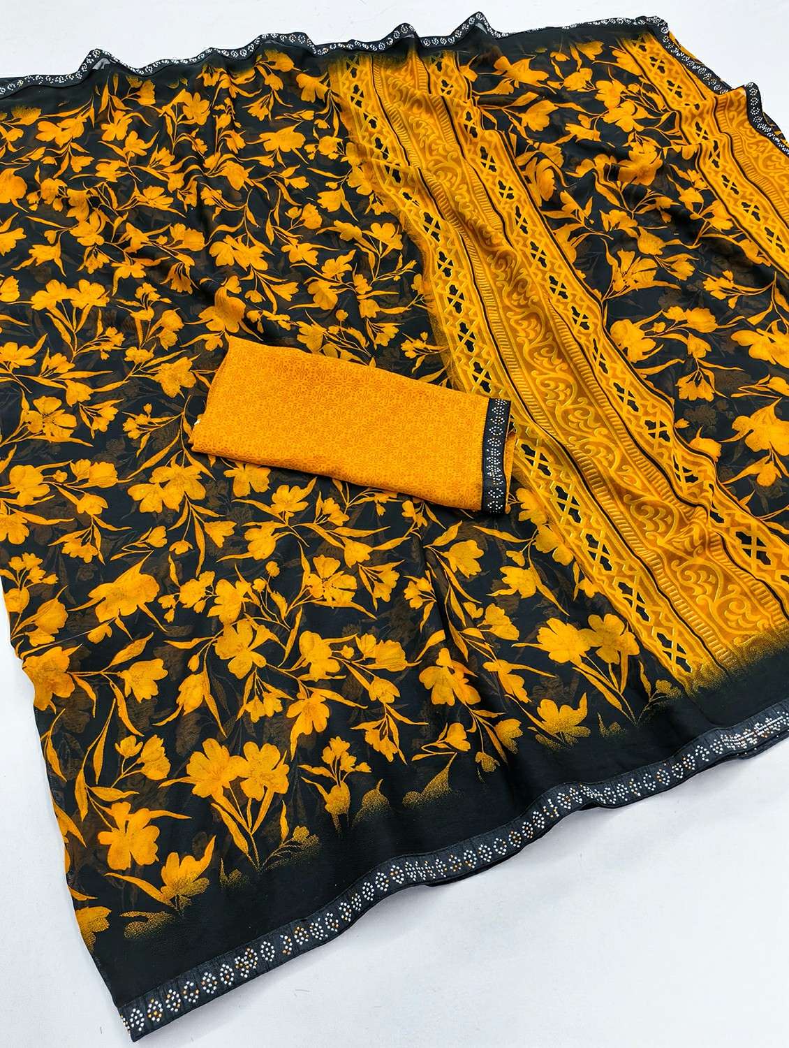 women printed casual wear saree with blouse - 22384458 -  Standard Image - 1