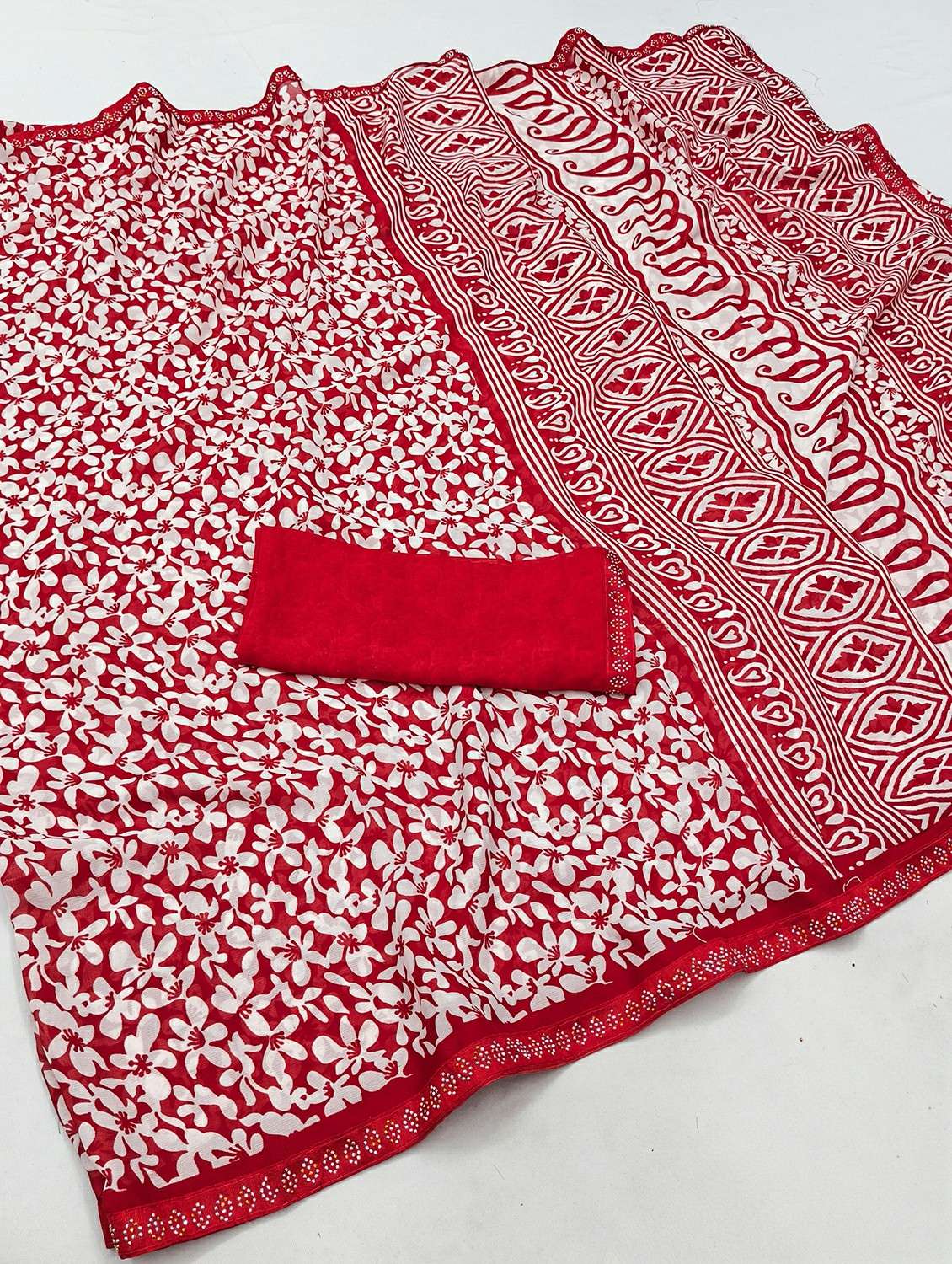 women printed casual wear saree with blouse - 22384462 -  Standard Image - 1