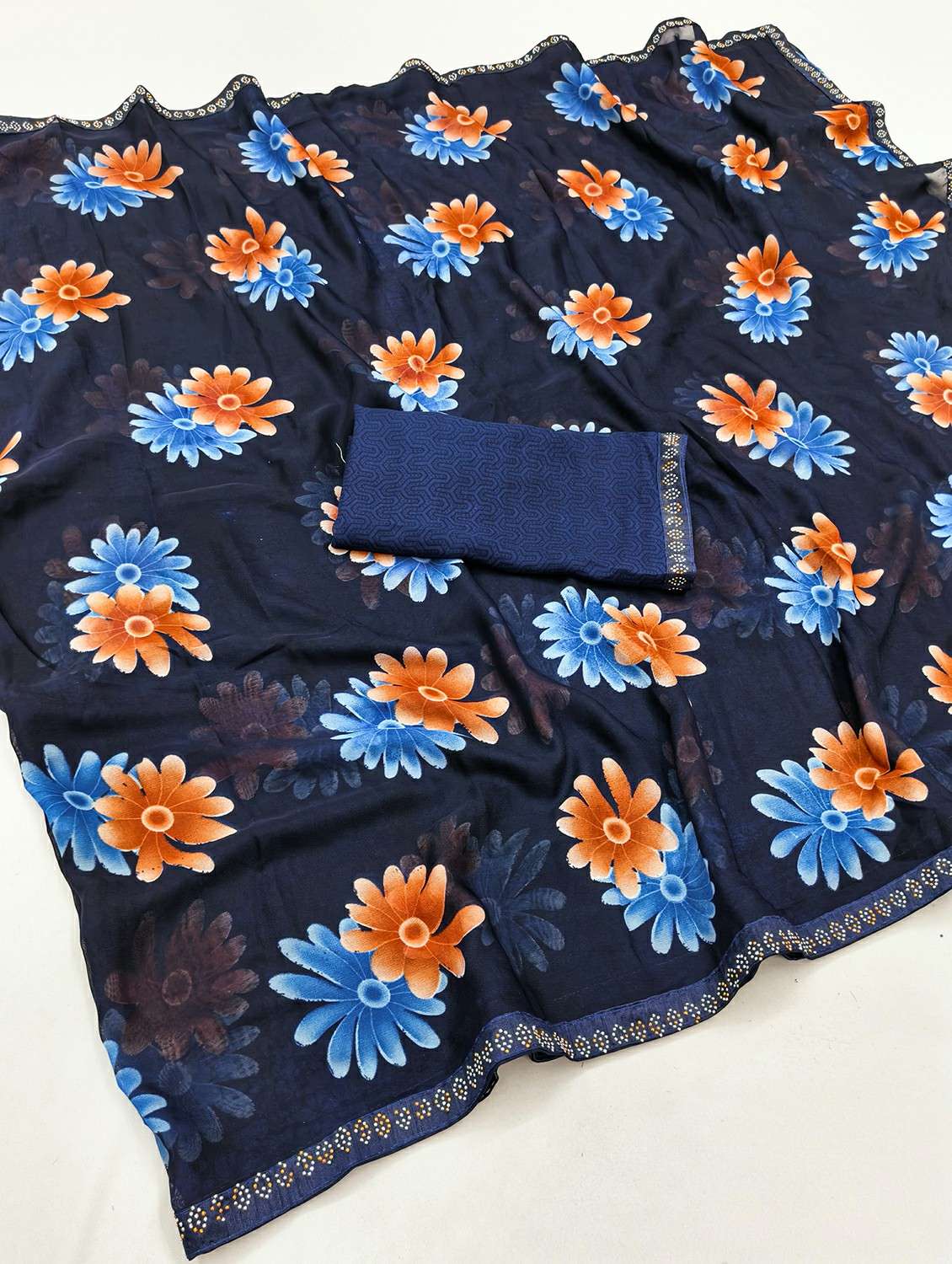 women printed casual wear saree with blouse - 22384493 -  Standard Image - 1