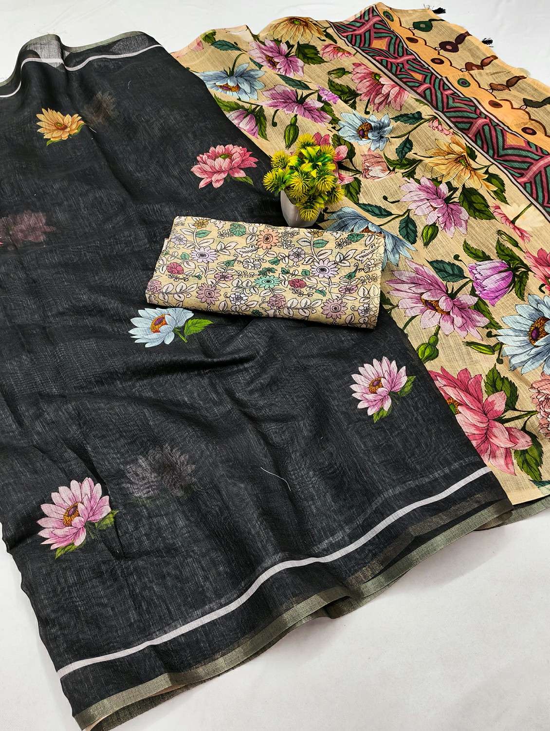 women printed casual wear saree with blouse - 22384518 -  Standard Image - 1