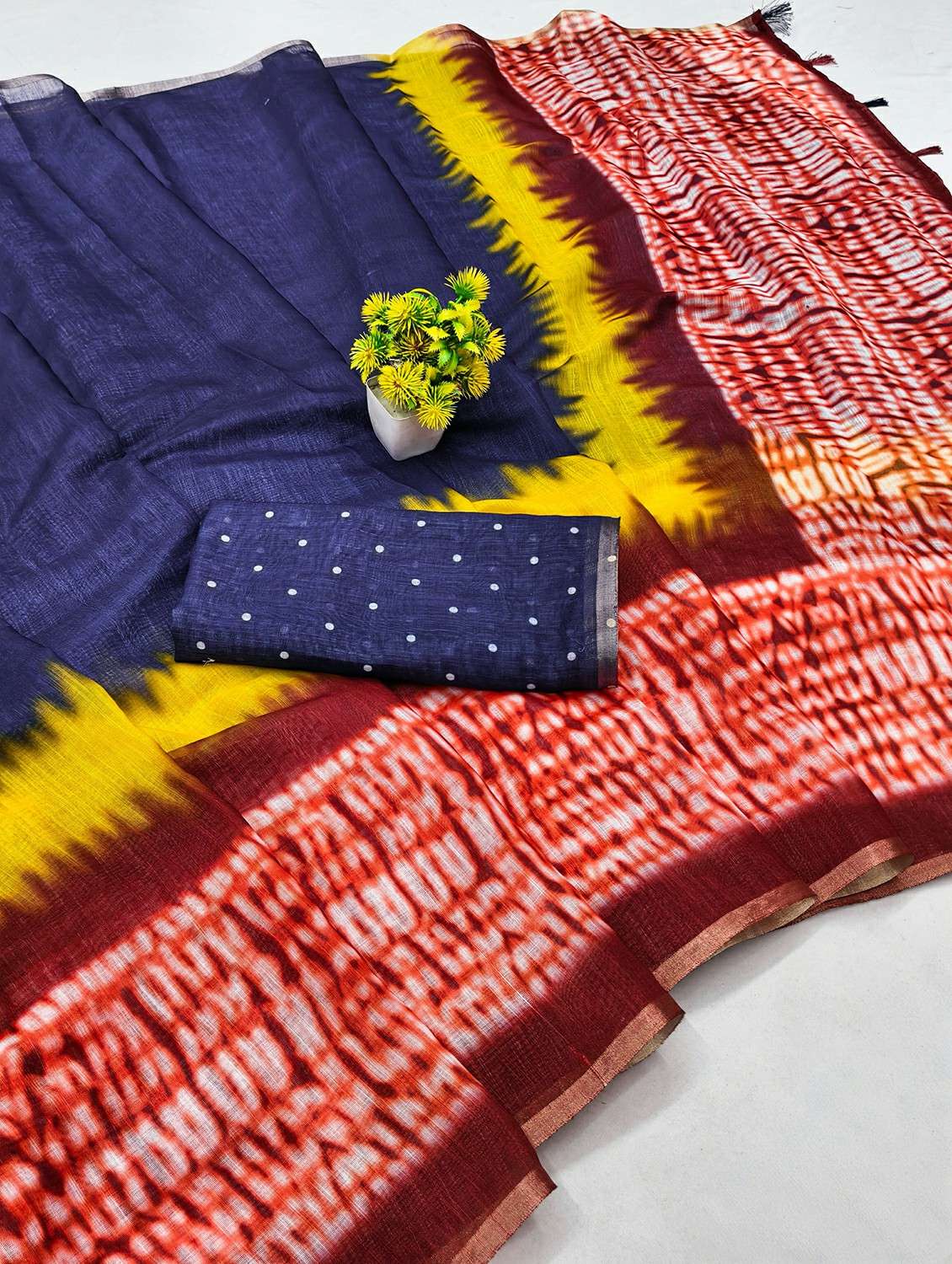 women printed casual wear saree with blouse - 22384519 -  Standard Image - 1