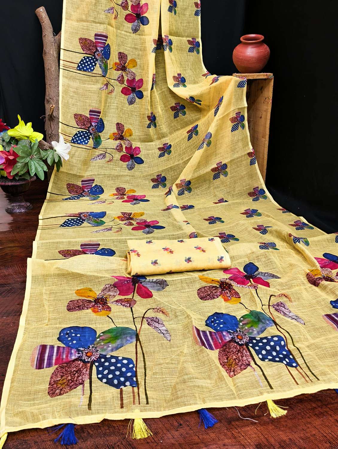 women printed casual wear saree with blouse