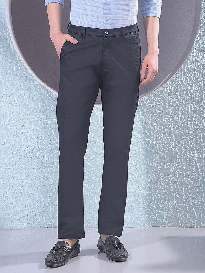 men solid mid rise chinos casual trouser