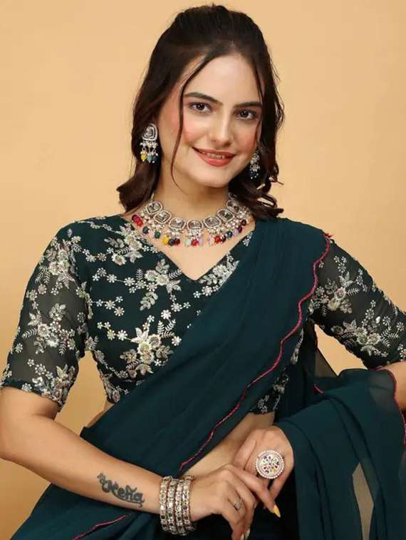 Women Solid Plain Saree With Blouse - 22385347 -  Standard Image - 1