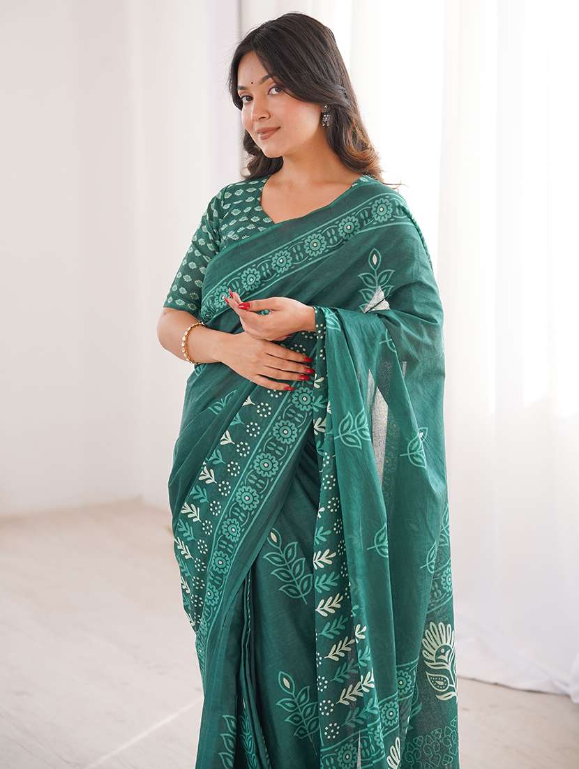 women printed casual wear saree with blouse - 22385466 -  Standard Image - 1