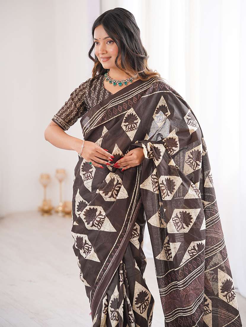 women printed casual wear saree with blouse - 22385480 -  Standard Image - 1