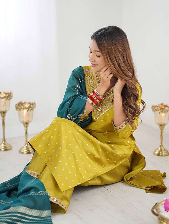 women self design three quarter sleeve kurta pant with dupatta set - 22385509 -  Standard Image - 1