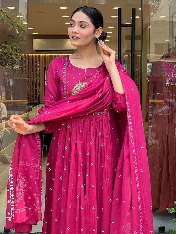 women printed three quarter sleeve kurta pant with dupatta set - 22385547 -  Standard Image - 1