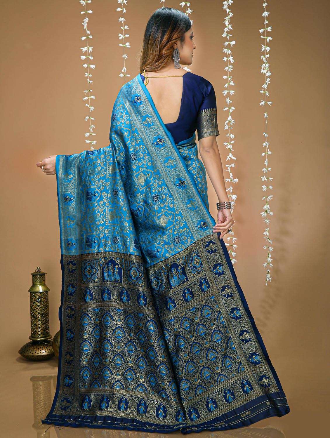 women self design banarasi saree with blouse - 22385597 -  Standard Image - 4