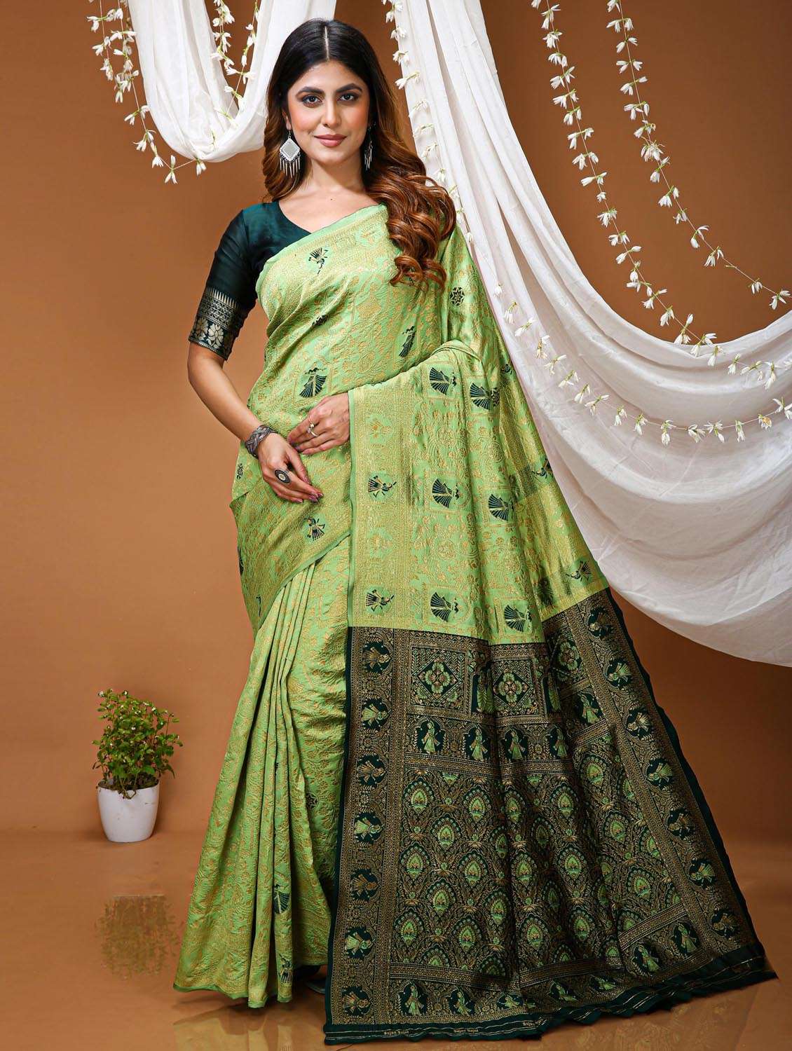 women self design banarasi saree with blouse