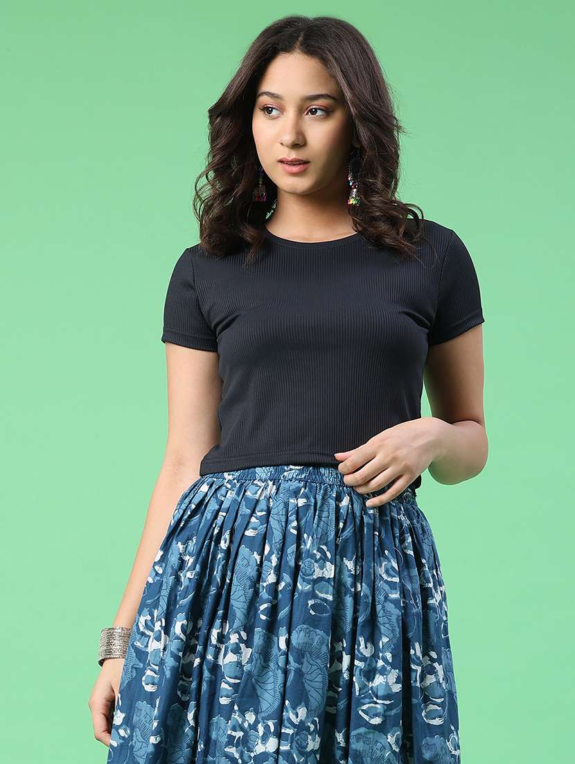 women solid round neck short sleeves crop t-shirt
