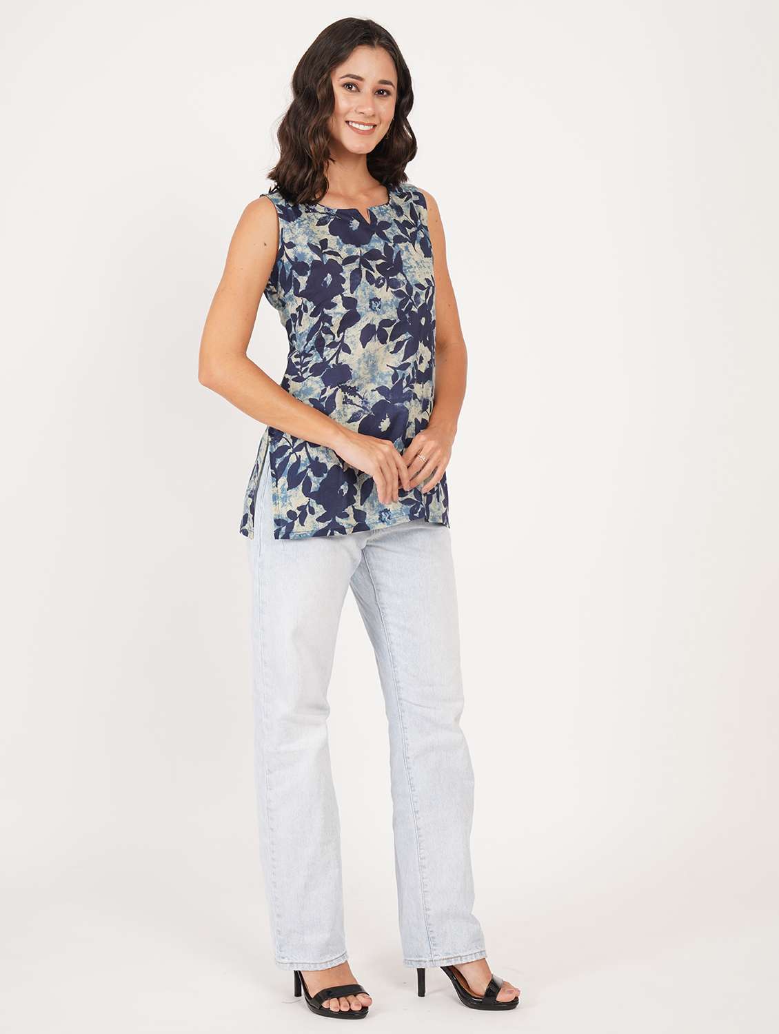 women printed notch neck straight kurti - 22386994 -  Standard Image - 4