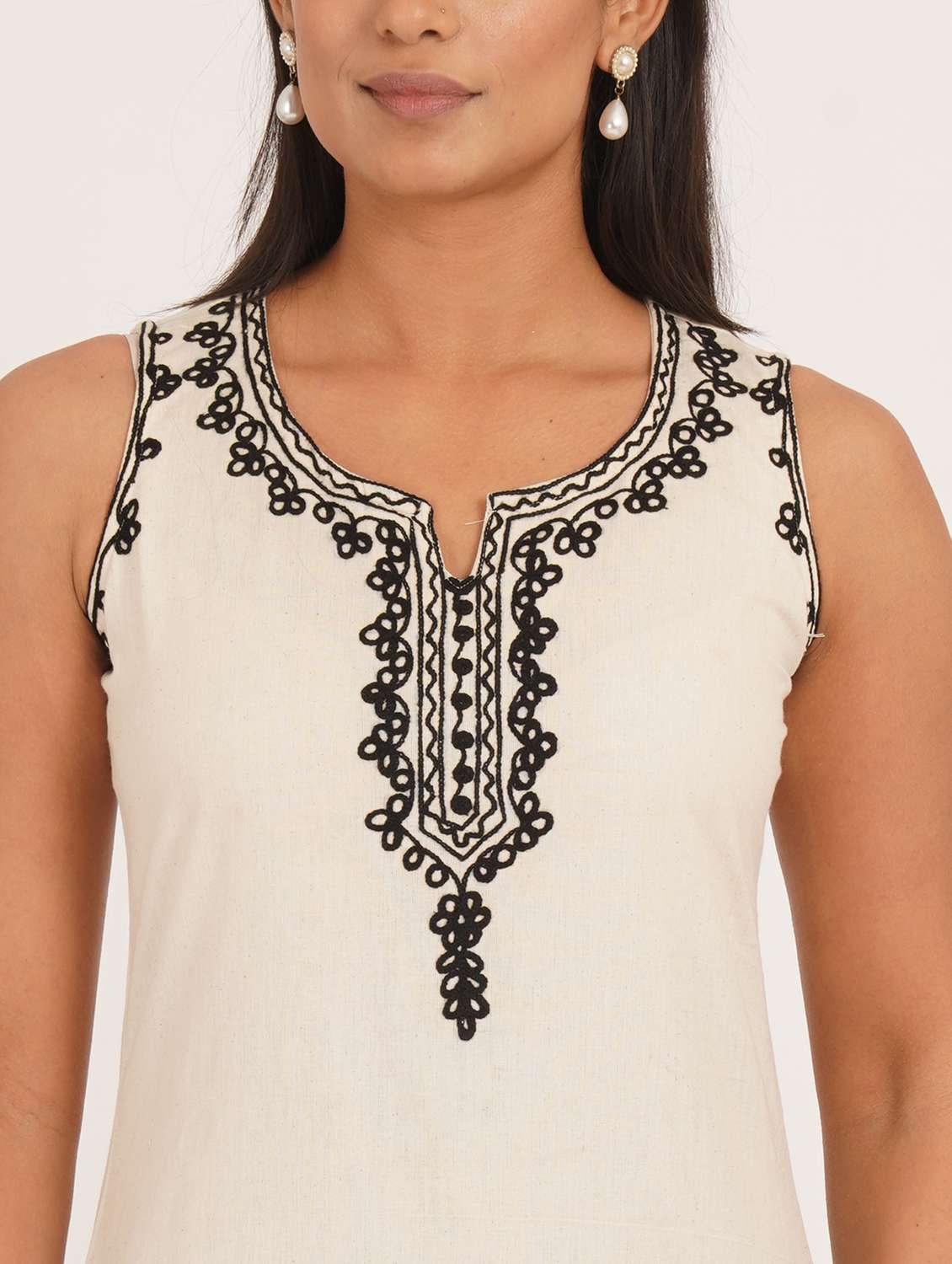 Women Solid With Work Notch Neck Straight Kurti - 22387056 -  Standard Image - 1