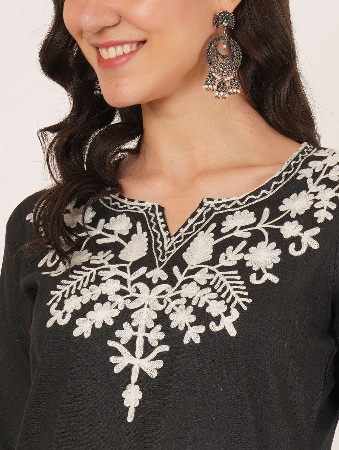 women solid with work notch neck straight kurti - 22387071 -  Standard Image - 1
