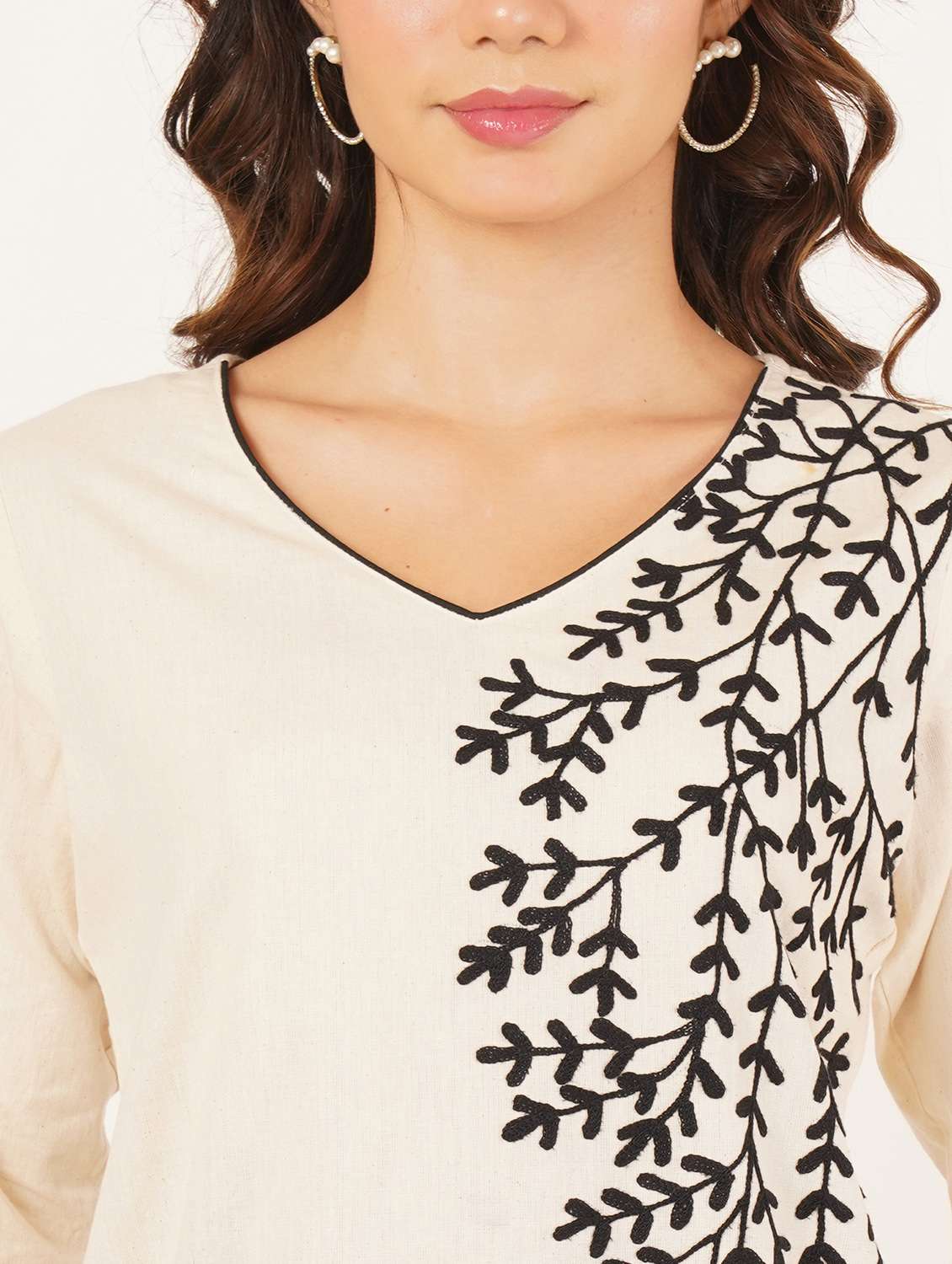 women solid with work v neck straight kurti - 22387085 -  Standard Image - 1
