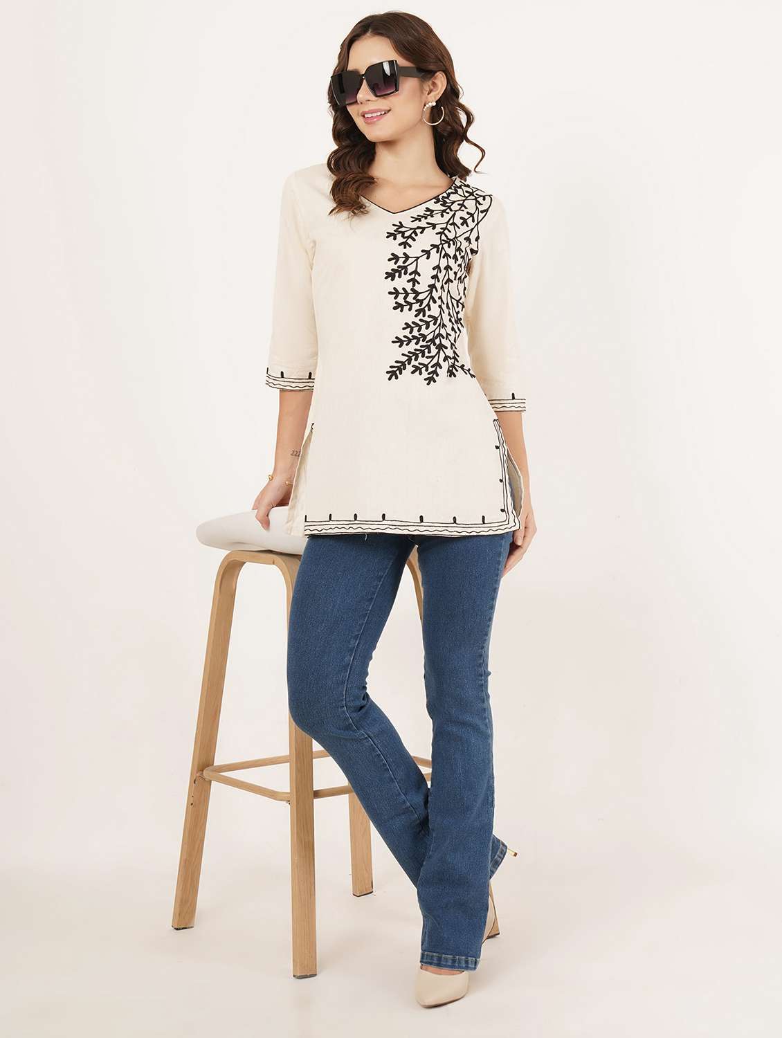 women solid with work v neck straight kurti - 22387085 -  Standard Image - 4
