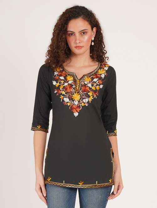 Women Solid With Work Notch Neck Straight Kurti