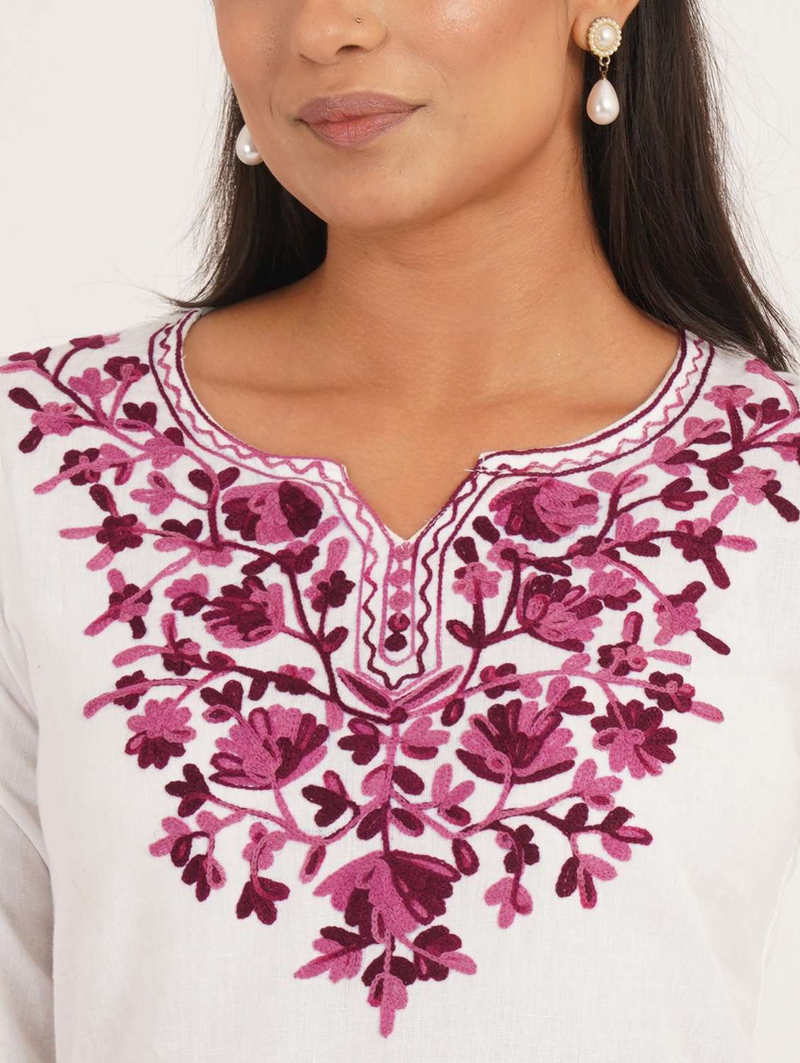 women solid with work notch neck straight kurti - 22387103 -  Standard Image - 1