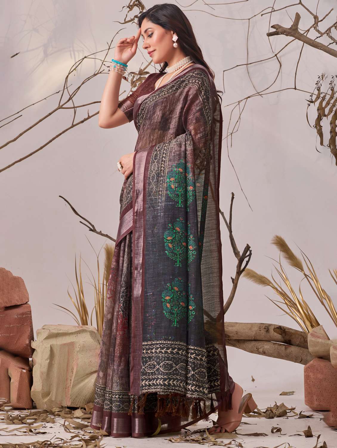women printed handloom saree with blouse - 22388796 -  Standard Image - 4