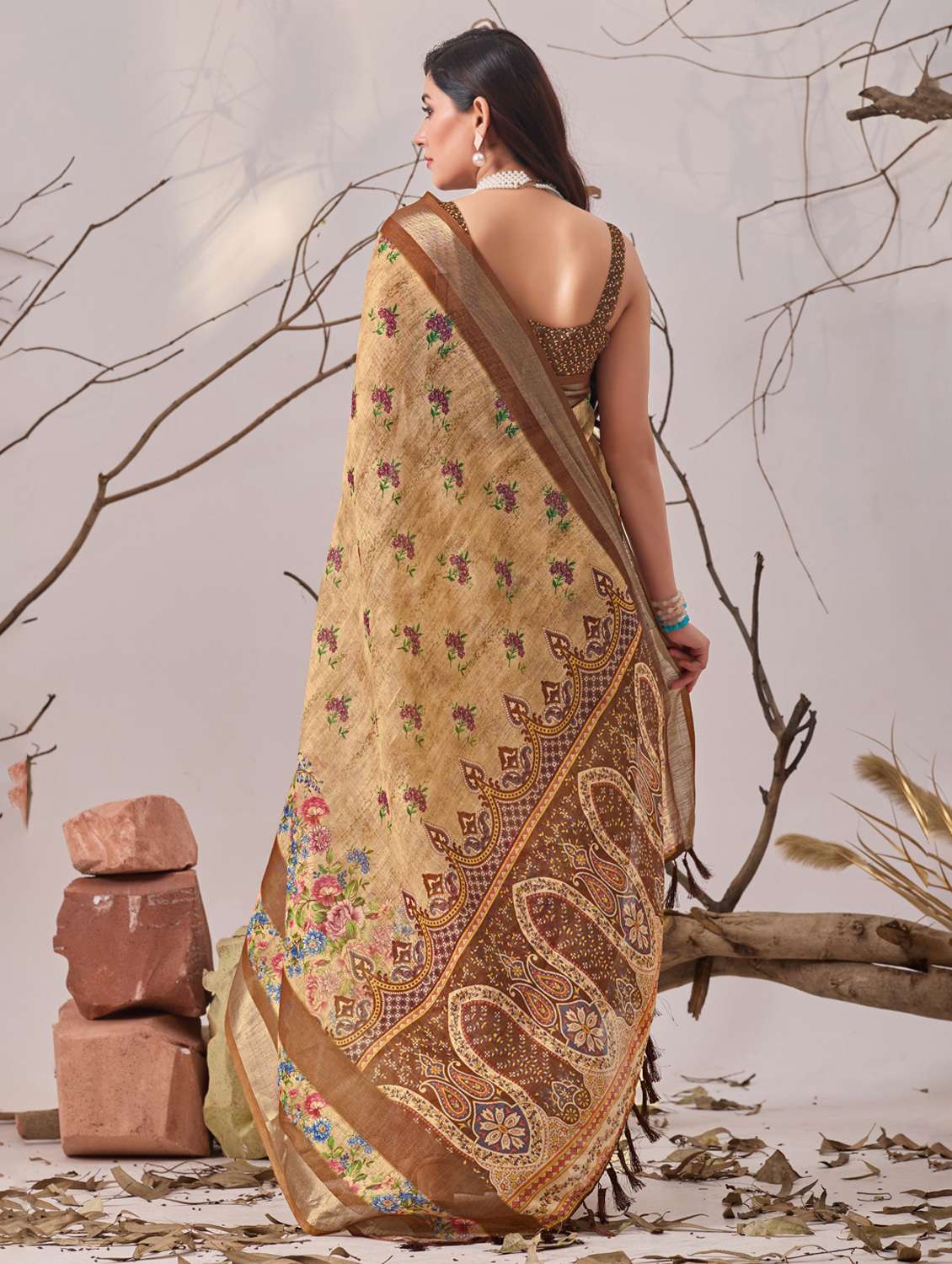 women printed handloom saree with blouse - 22388800 -  Standard Image - 4