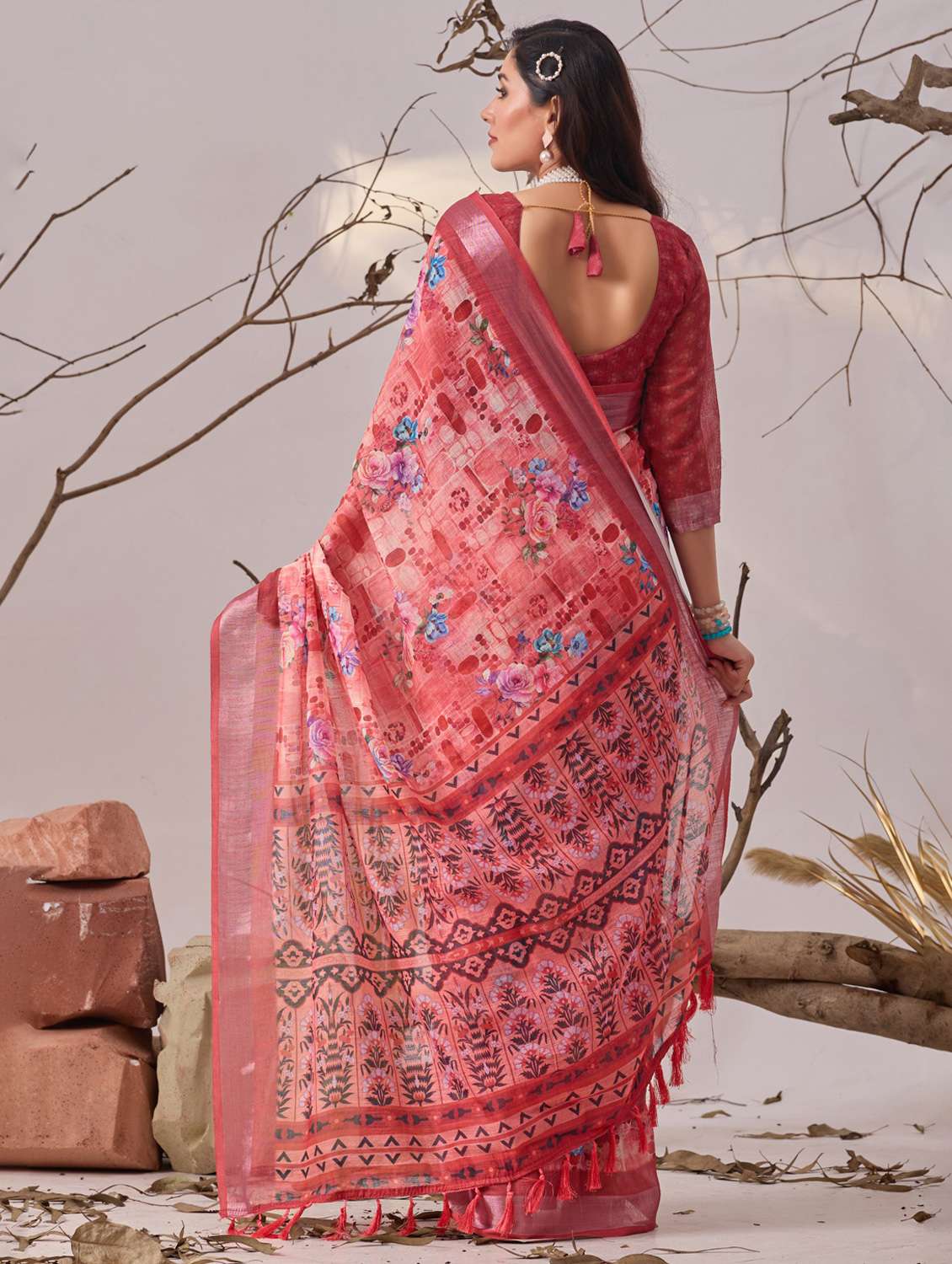 women printed handloom saree with blouse - 22388803 -  Standard Image - 4