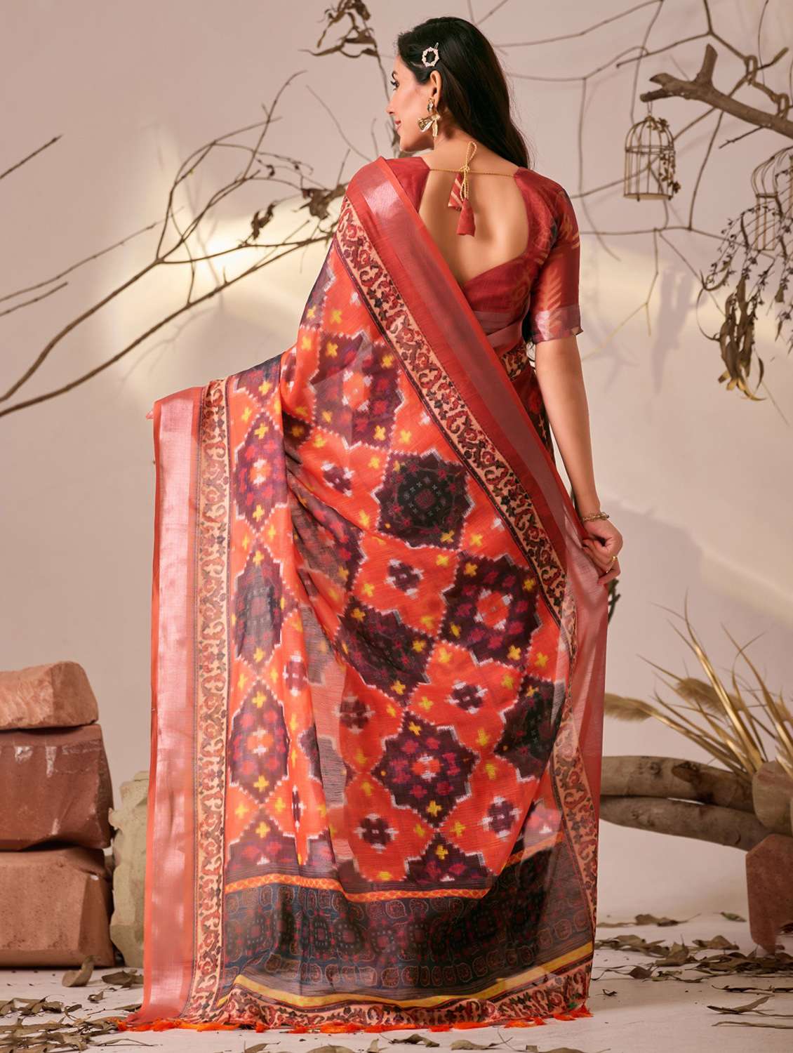 women printed handloom saree with blouse - 22388806 -  Standard Image - 4