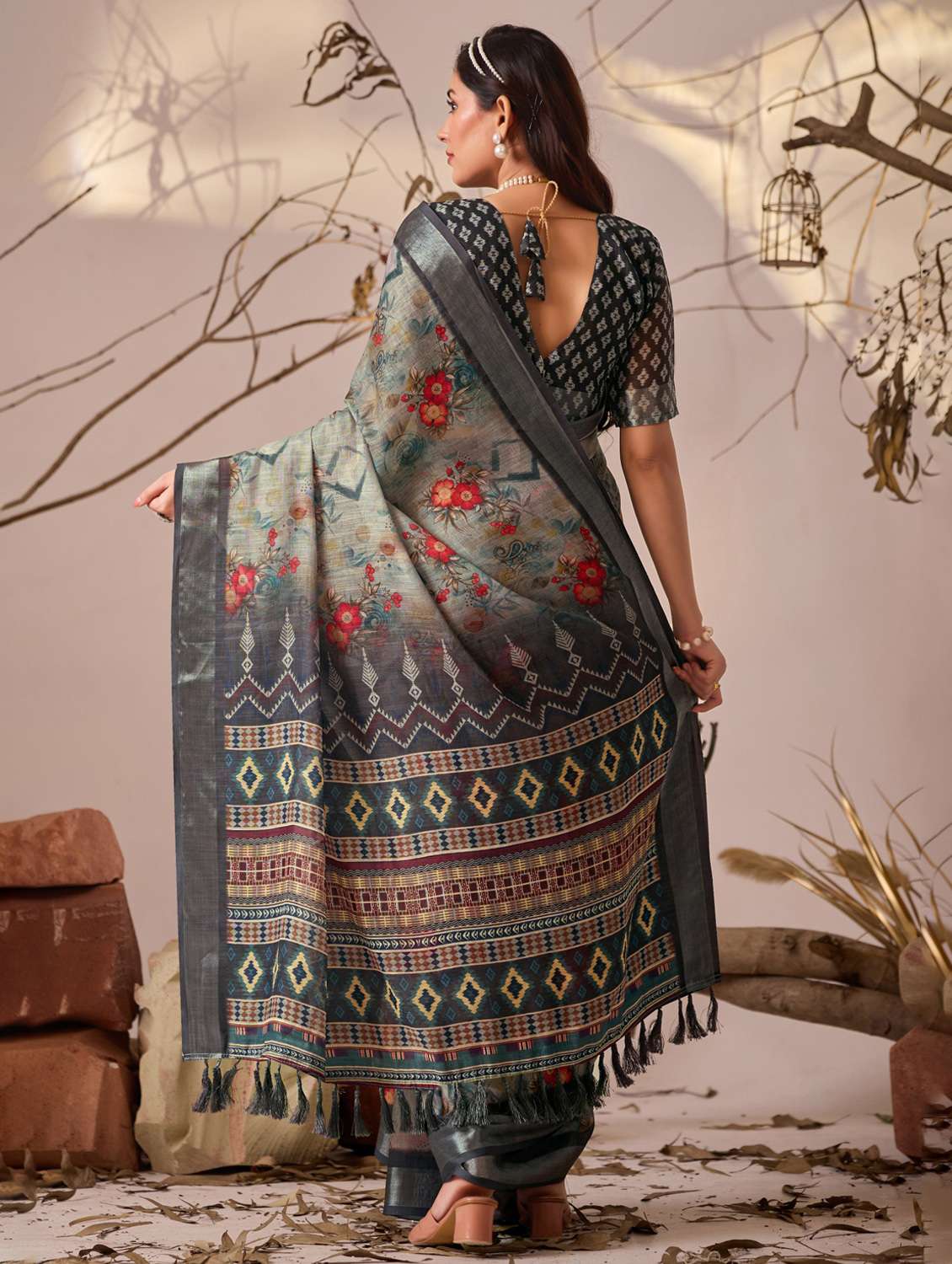 women printed casual wear saree with blouse - 22388814 -  Standard Image - 4