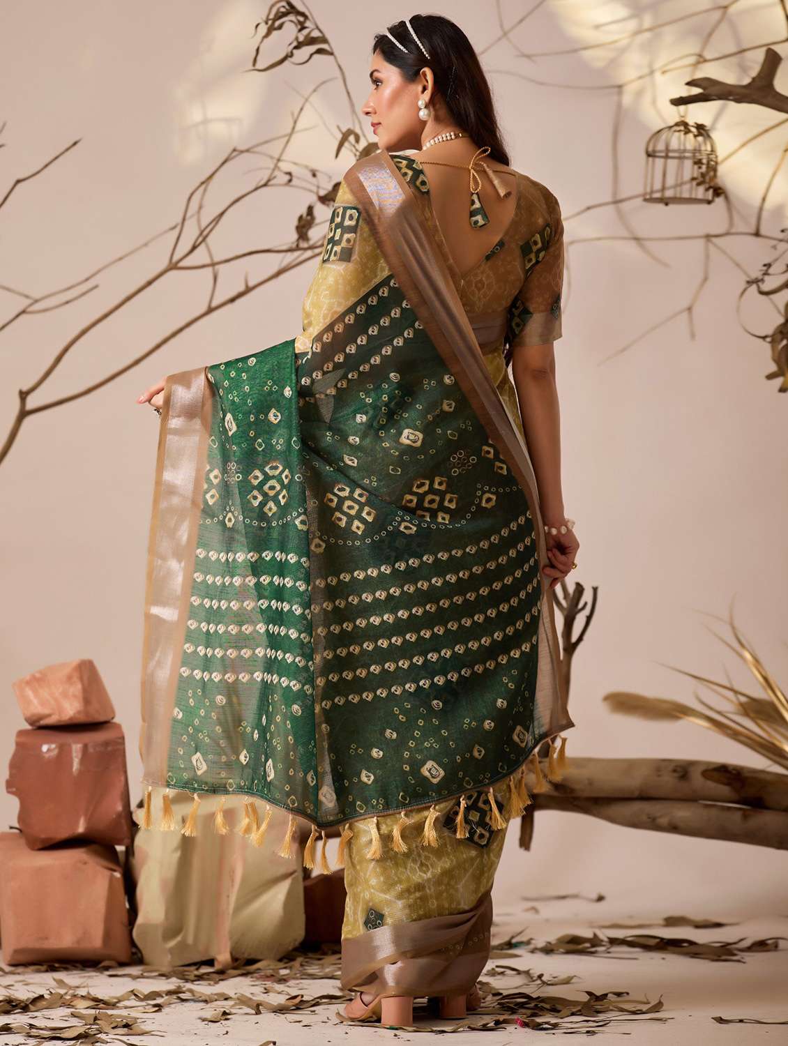 women printed casual wear saree with blouse - 22388819 -  Standard Image - 4