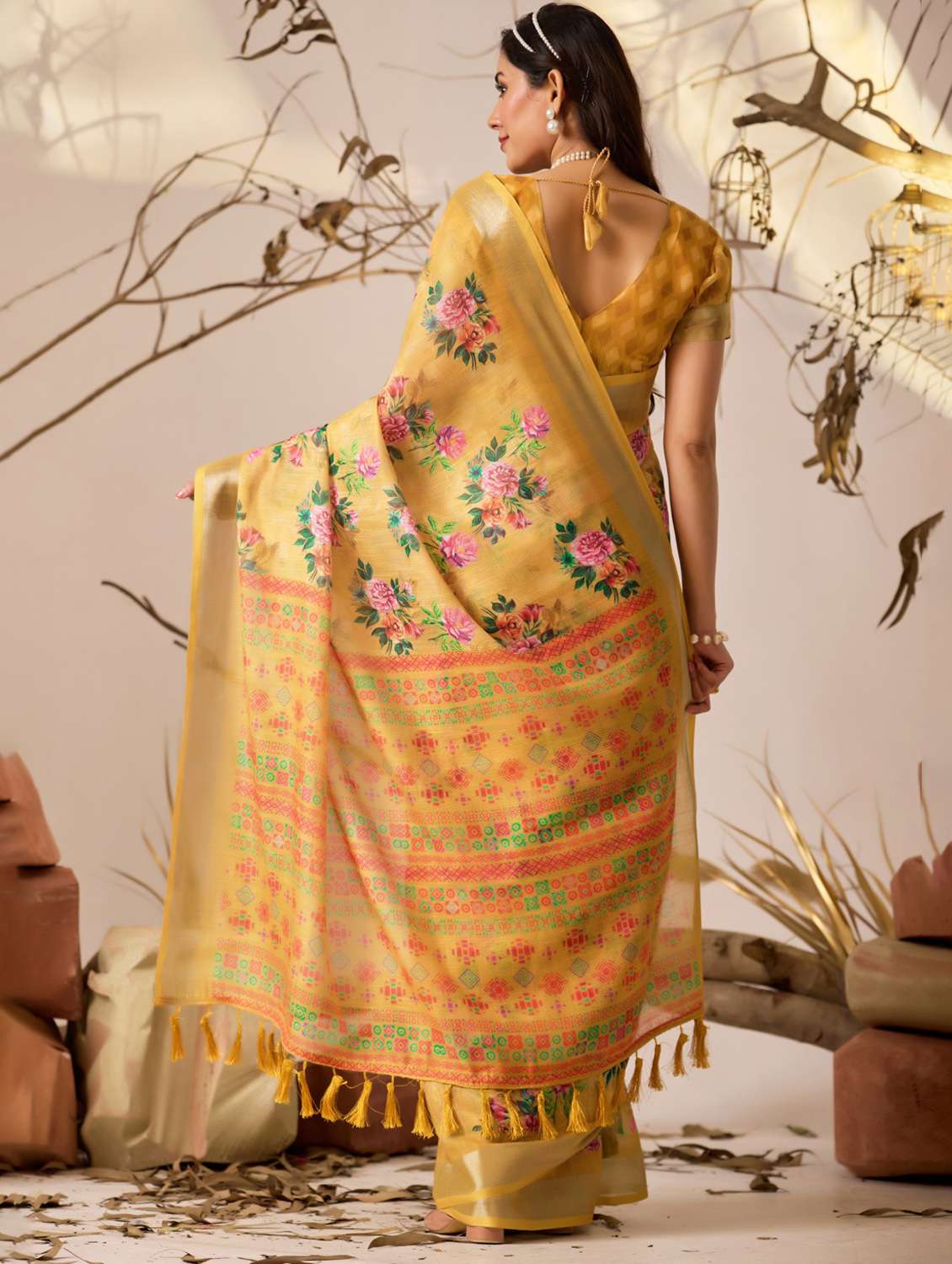 women printed casual wear saree with blouse - 22388820 -  Standard Image - 4