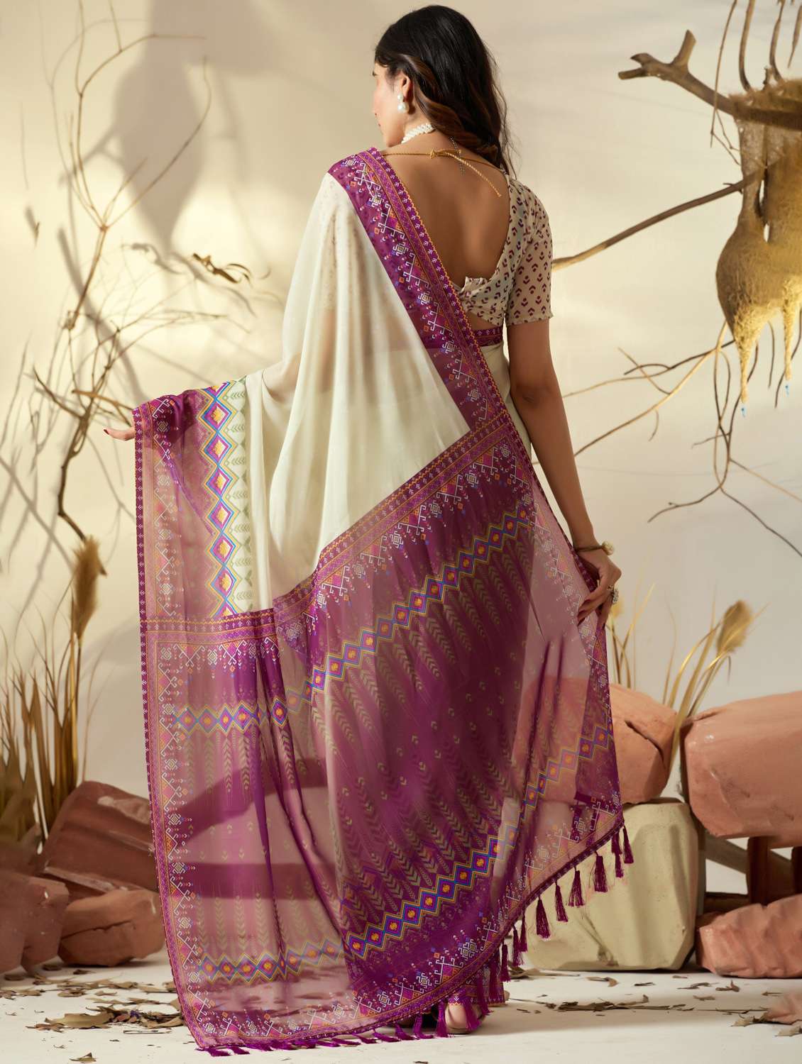women printed casual wear saree with blouse - 22388834 -  Standard Image - 4